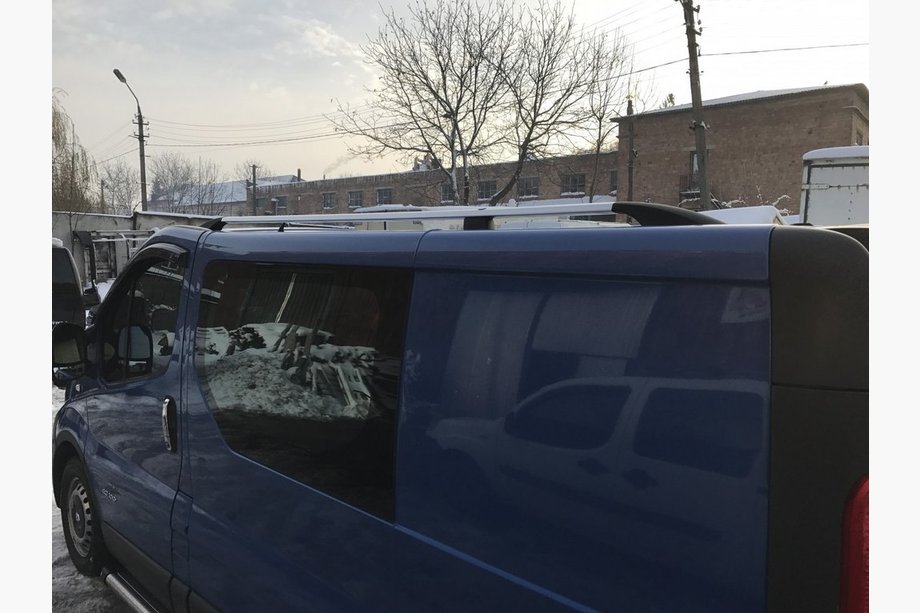 Opel Vivaro 2001–2015 Dachreling Chrom (Kunststofffuesse) Lang, Gusseiserne Fuesse Foto 4
