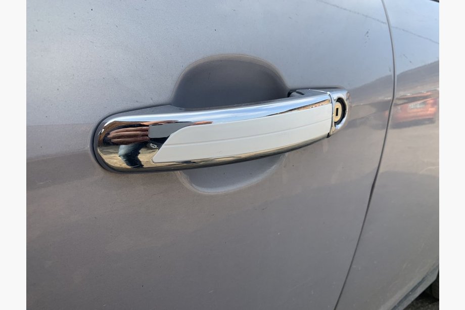 Ford Focus III 2011-2017 Chrom Türgriffblenden mit weißem Streifen (4 Stk, ABS) Foto 3