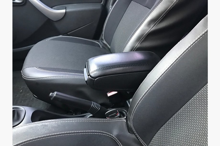 Dacia Duster 2008-2018 Armlehne (in Getränkehalter) Foto 2