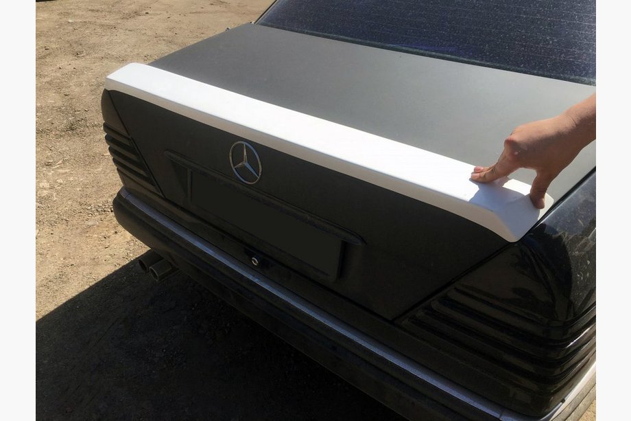 Mercedes E-сlass W124 1984–1997 Heckspoiler (grundiert zum Lackieren) Image
