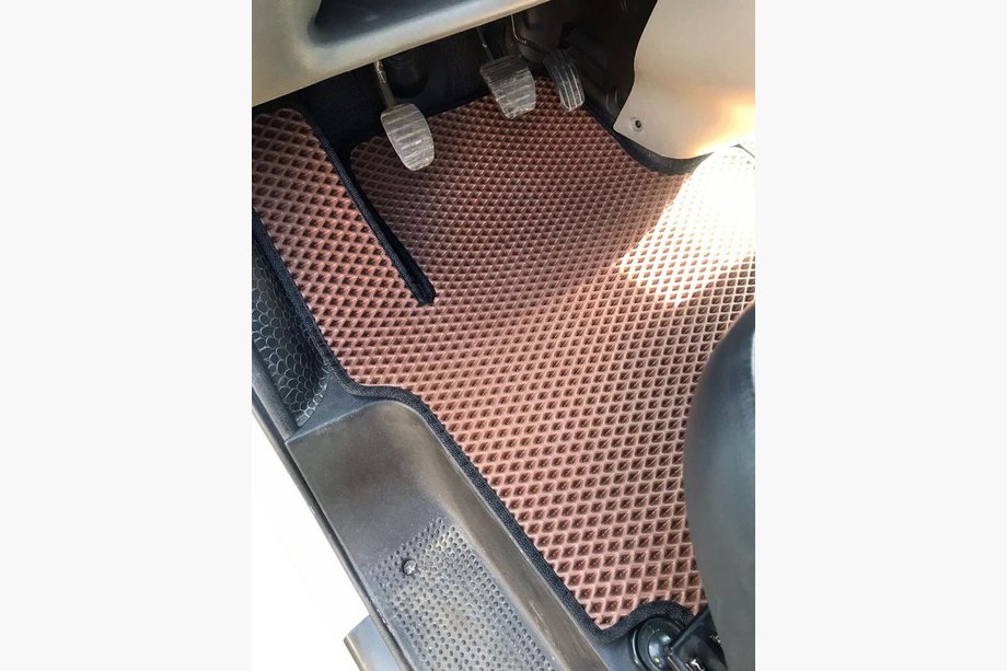 Renault Trafic 2001–2015 EVA Fußmatten (ziegelrot) 1+1 Image