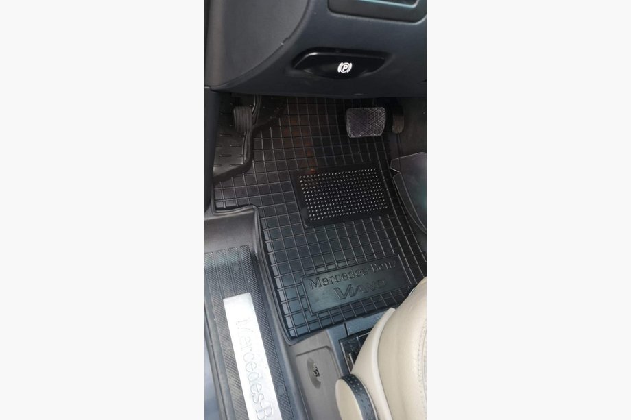 Mercedes Vito W639 2004-2014 Gummimatten mit Rand (Autogumm) Image