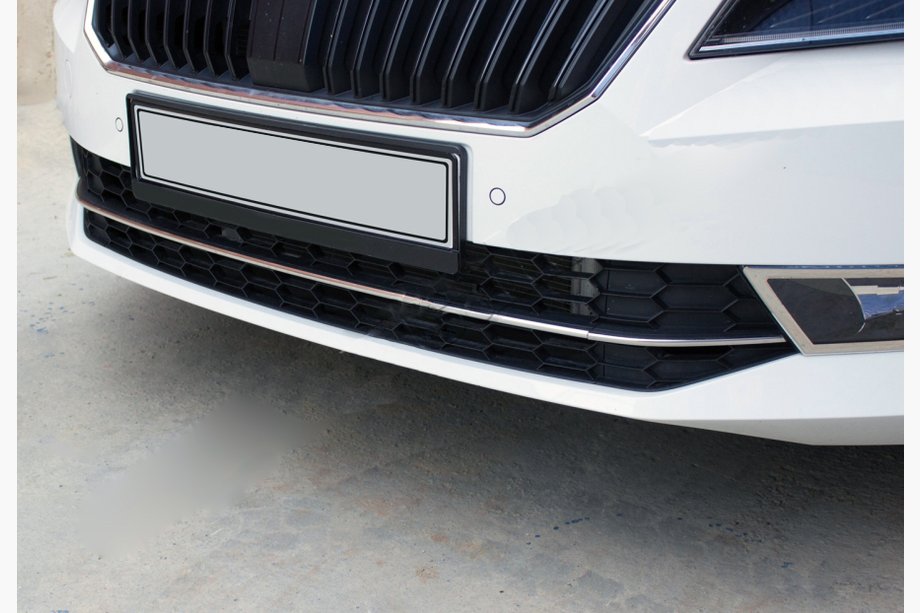 Skoda Superb 2015-2024 SALE! Edelstahl Abdeckung für vordere Stoßstange OmsaLine (3 Stk) Image