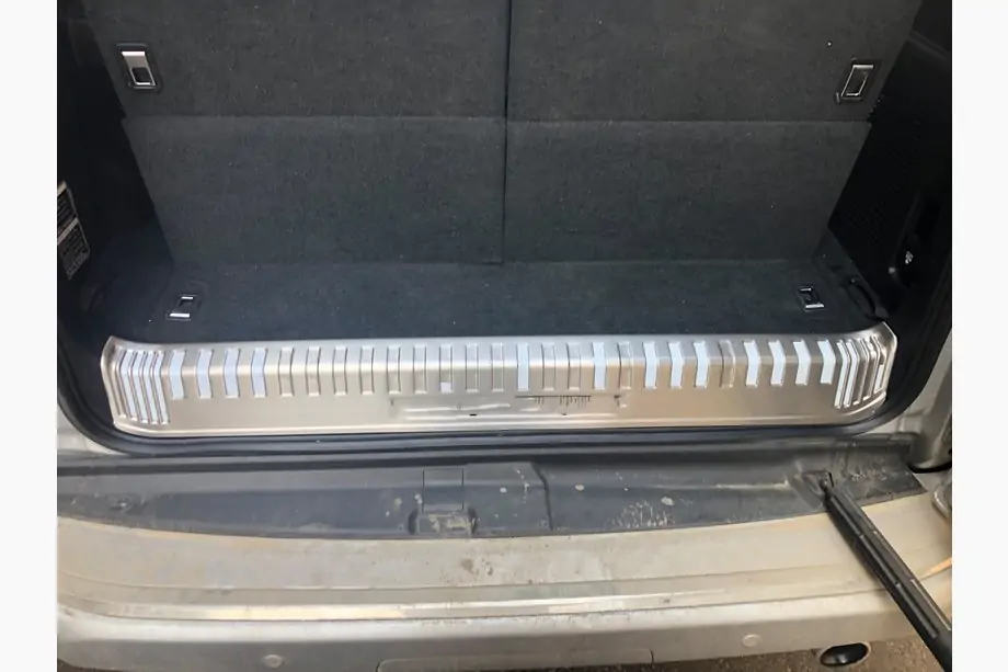 Toyota Land Cruiser Prado 150 2009-2023 Abdeckung fuer hintere innere Einstiegsleiste (fuer 7-Sitzer) Image