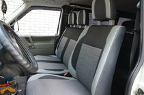 Volkswagen T4 Caravelle/Multivan 1990–2003 Autositzbezüge (Kunstleder↗Stoff, Premium) Vordersitze 2↗1 Foto 1