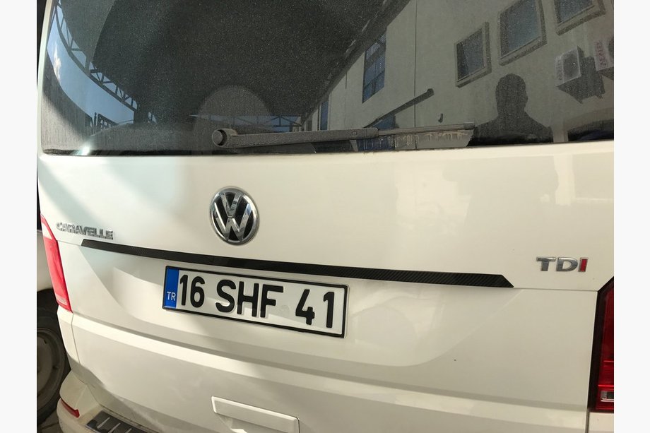 Volkswagen T6 2015-2024 Leiste über dem Kennzeichen (Carbon) Image