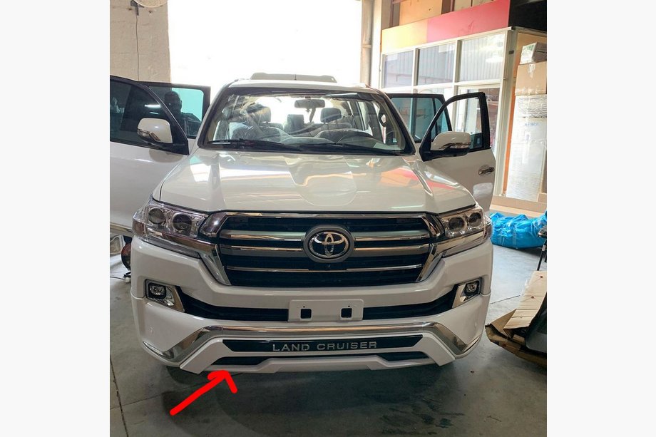 Toyota Land Cruiser 200 2007-2021 Frontlippe 2016↗ (ME-Style, Unterlippe) Image
