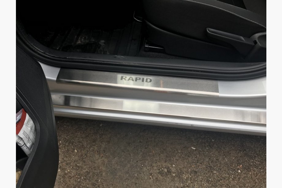 Skoda Rapid 2012-2019 Einstiegsleisten Abdeckungen Nataniko (8 Stk, Edelstahl) Premium - 3M Klebeband, 0.8 mm Image