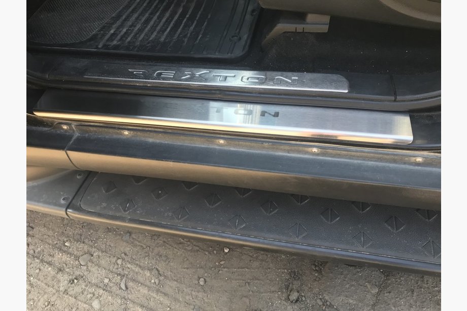 SsangYong Rexton I 2001-2017 Einstiegsleisten Abdeckungen Nataniko (4 Stk., Edelstahl) Standard - Lohmann Band, 0.5mm Image