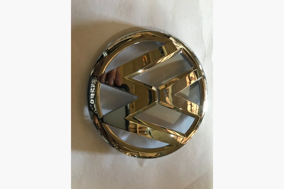 Volkswagen Passat B8 2015-2023 Frontemblem (oberer Teil, Original) Image