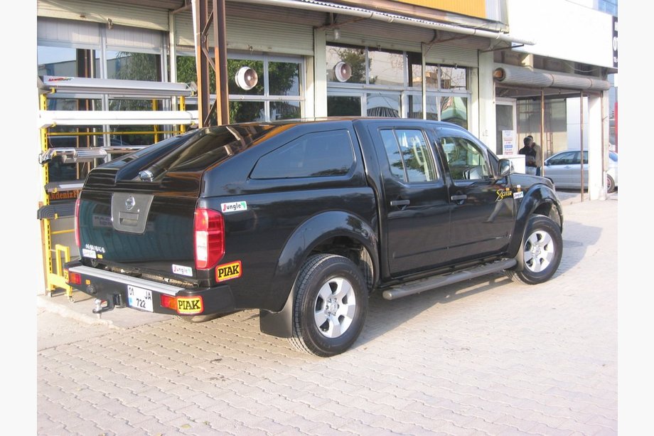 Nissan Navara 2006-2015 Laderaumabdeckung STARBOX Image