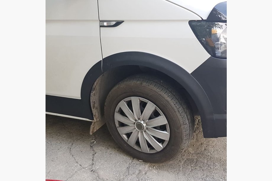 Volkswagen T5 Caravelle 2004-2010 Satz Kotflügelverbreiterungen und Zierleisten (11-teilig) 1 Tür, langer Radstand Foto 2