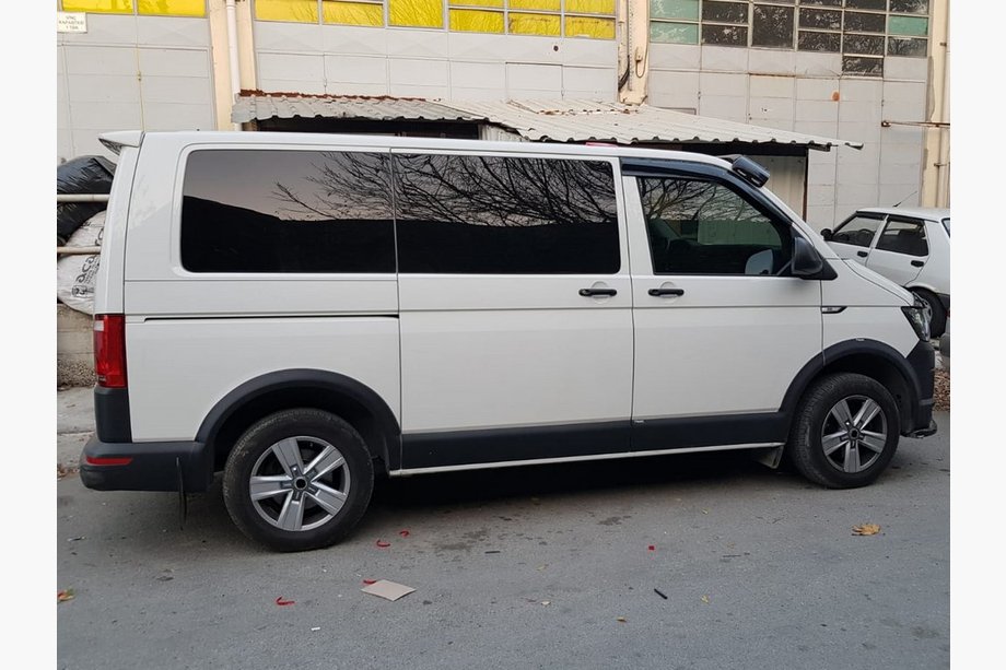 Volkswagen T5 Caravelle 2004-2010 Satz Kotflügelverbreiterungen und Zierleisten (11-teilig) 1 Tür, langer Radstand Foto 7