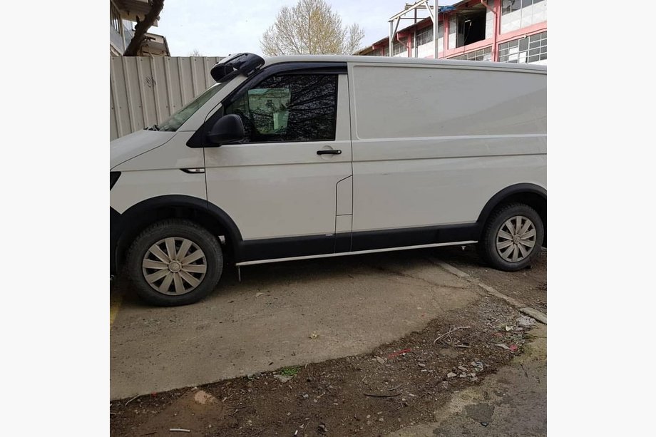 Volkswagen T5 Caravelle 2004-2010 Satz Kotflügelverbreiterungen und Zierleisten (11-teilig) 1 Tür, langer Radstand Foto 6