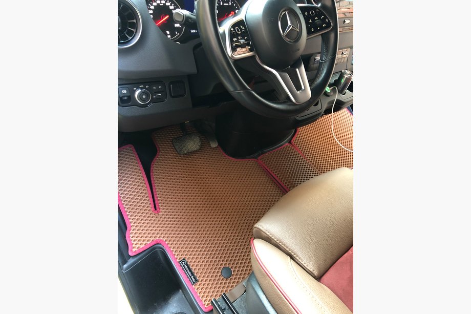 Mercedes Sprinter W907/W910 2018- EVA Fußmatten (ziegelrot) Image