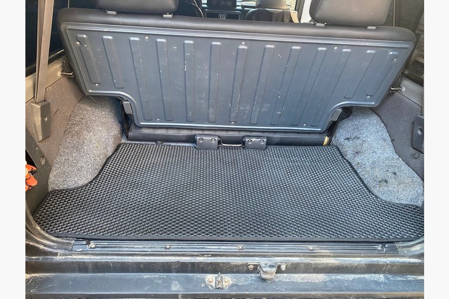 Nissan Patrol Y60 1988–1997 Kofferraummatte Kurz (EVA, Schwarz) Foto 1
