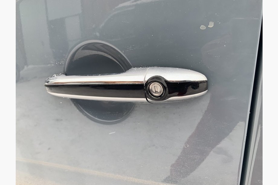 Mercedes Sprinter W906 2006–2018 Chrom Türgriffblenden mit Leiste (4 Stk, Kunststoff) Weißer Streifen Image