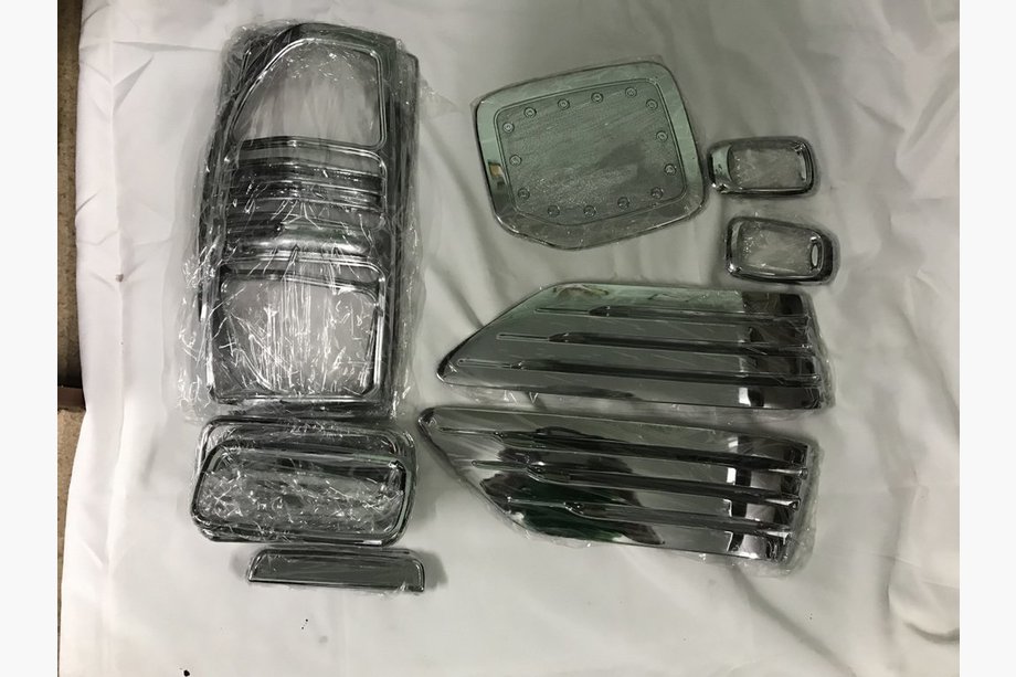 Toyota Land Cruiser 90 Prado 1996-2002 Chrom Paket (Set) Image