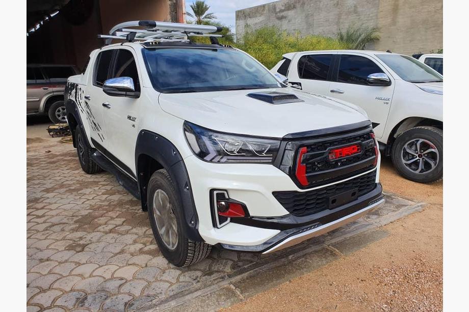 Toyota Hilux 2015- Frontscheinwerfer Lexus-Design V1 2015-2019 (2 Stk) Image