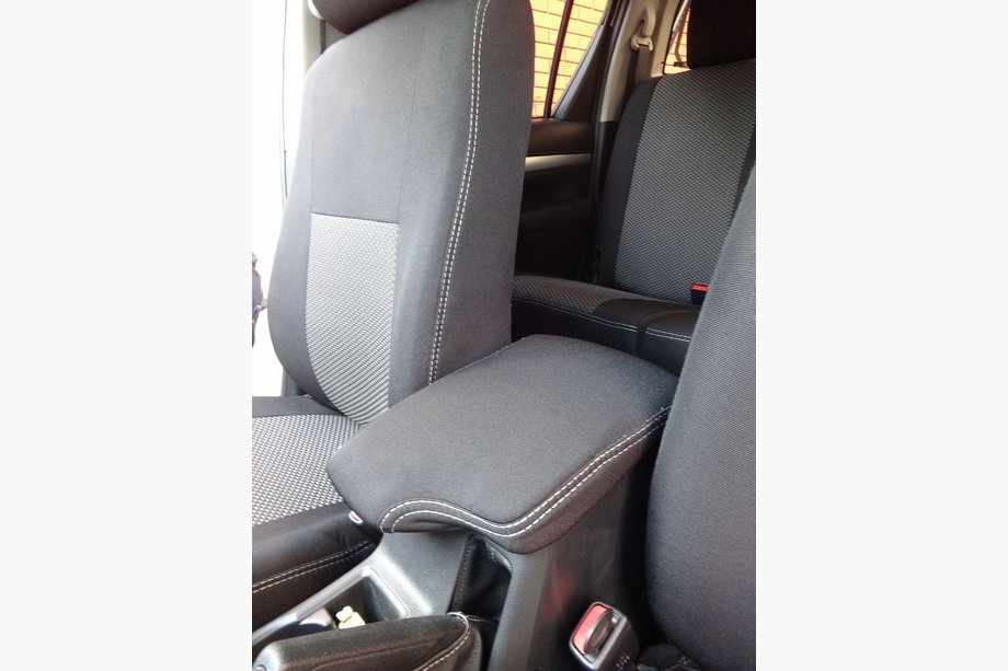 Toyota Hilux 2015- Autositzbezüge (Stoff, Classik) Image