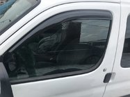 Peugeot Partner 1996-2008 Windabweiser Schwarz (2 Stk, DDU-Aomis) Foto 1