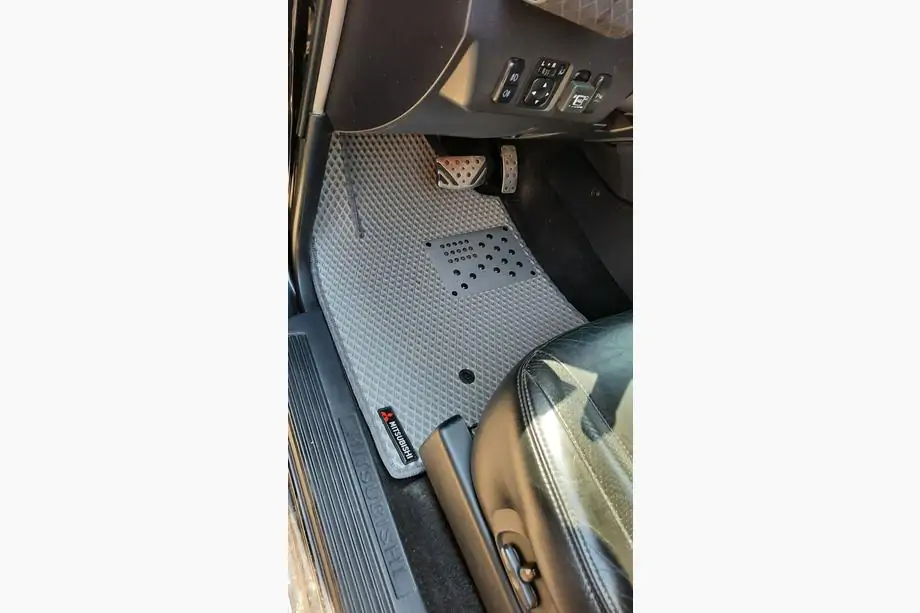 Mitsubishi Pajero Wagon IV 2006-2021 EVA Fußmatten (Grau) Image