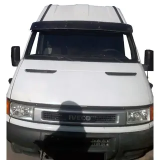 Frontscheibenblende V1 (schwarz glanz, 5mm) Iveco Daily 1999-2006 Foto 1
