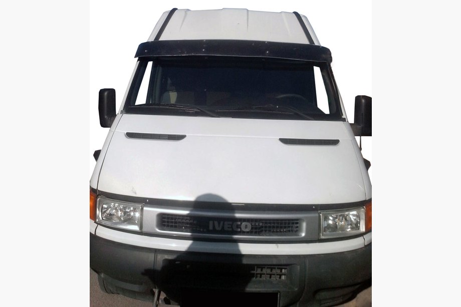 Iveco Daily 1999-2006 Frontscheibenblende V1 (schwarz glanz, 5mm) Image