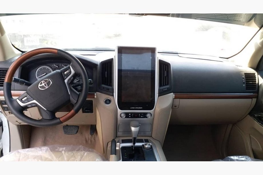 Toyota Land Cruiser 200 2007-2021 Autoradio 2015+ (Tesla Design, 16 Zoll) Foto 2