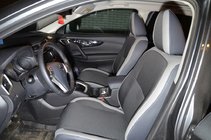 Nissan Qashqai 2014-2021 Autositzbezüge (Kunstleder↗Stoff, Premium) Foto 4