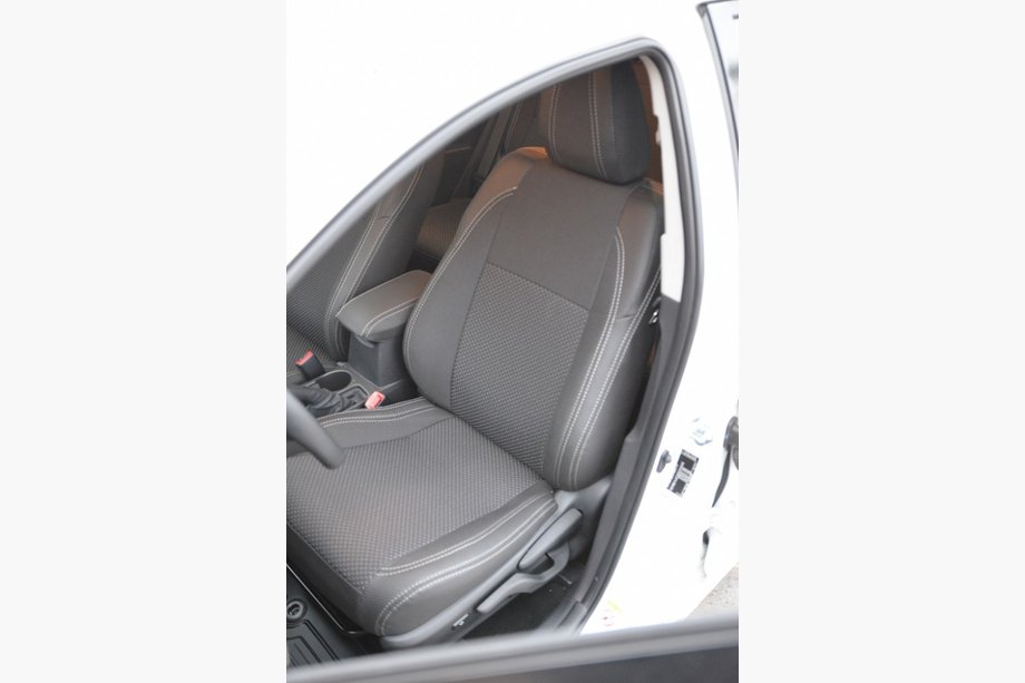 Toyota Auris 2012-2018 Autositzbezüge SoyuzAuto Premium Image