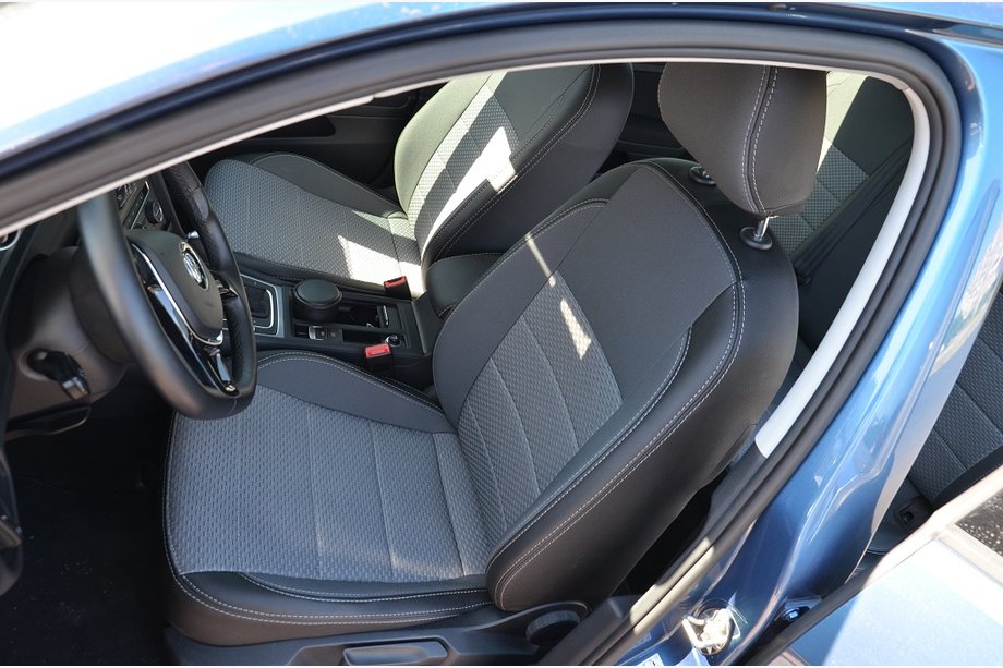 Volkswagen Golf 7/E-Golf 2012-2020 Autositzbezüge (Kunstleder↗Stoff, Premium) Image