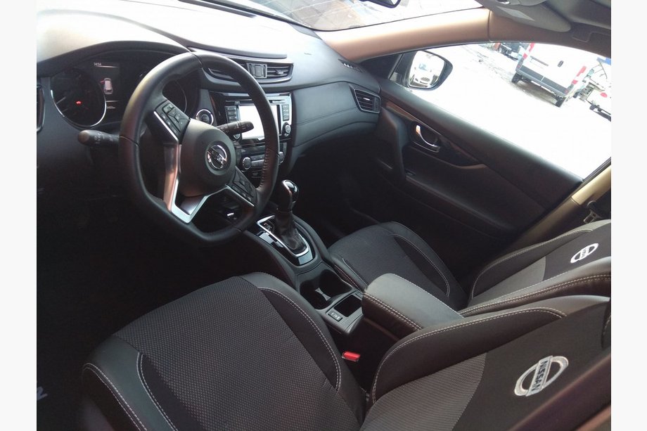 Nissan Qashqai 2014-2021 Autositzbezüge (Kunstleder↗Stoff, Premium) Image