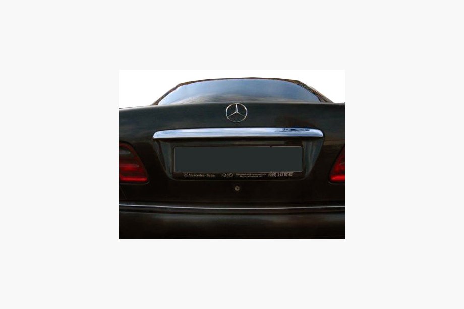 Mercedes C-class W203 2000-2007 Leiste über dem Kennzeichen (Kunststoff) Image