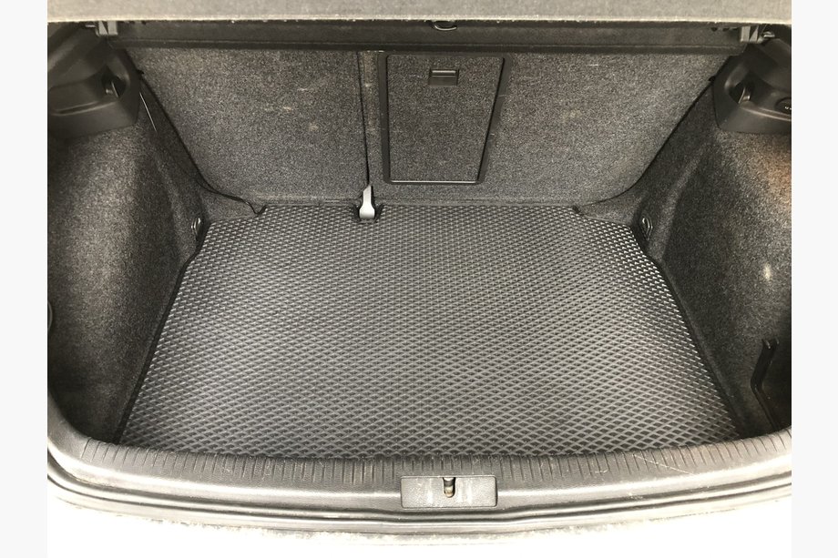 Volkswagen Golf 5 2003-2009 Kofferraummatte (HB, EVA, Schwarz) Image