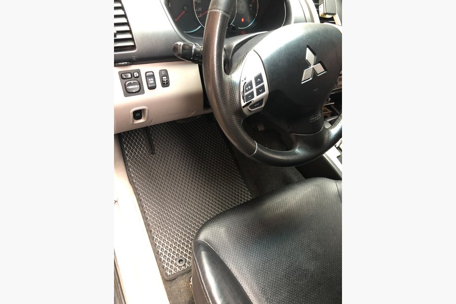 Mitsubishi Pajero Sport 2008-2015 EVA Fußmatten (schwarz) Image