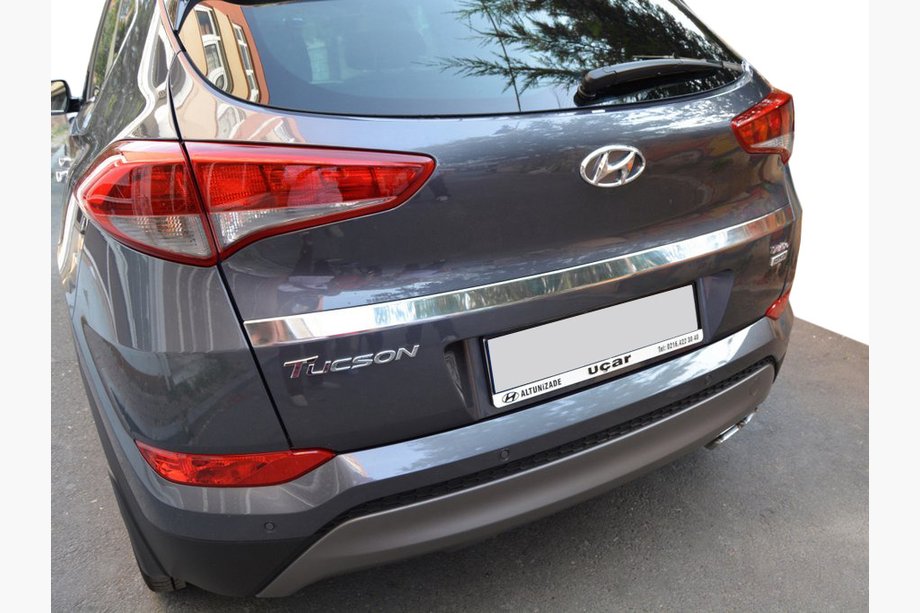 Hyundai Tucson TL 2016-2021 Kofferraumleisten über dem Kennzeichen (2015–2018, oben, breit, Edelstahl) Image