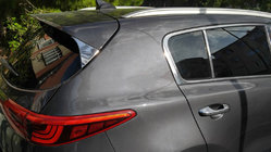 Kia Sportage 2015-2021 Dreiecks-Abdeckung für Heckklappe (Edelstahl) Foto 1