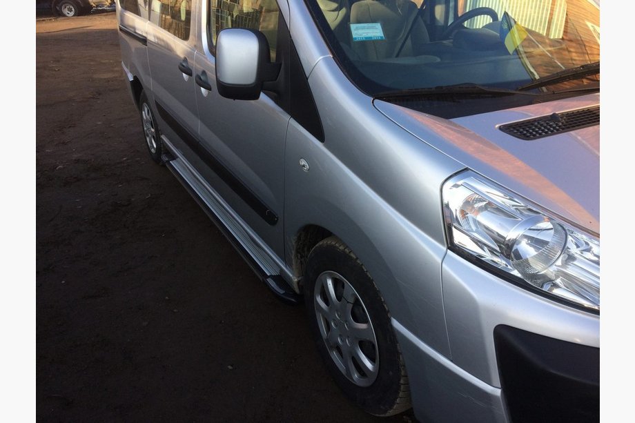 Opel Vivaro 2019- Trittbretter Rainbow (2 Stk., Aluminium) M – Mittlerer Radstand Foto 8