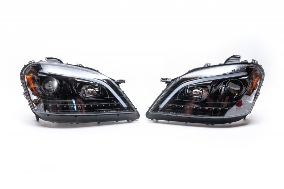 Mercedes ML W164 2005-2011 Frontscheinwerfer mit LED-Element (2005-2008, 2 Stk, schwarz getönt) Image