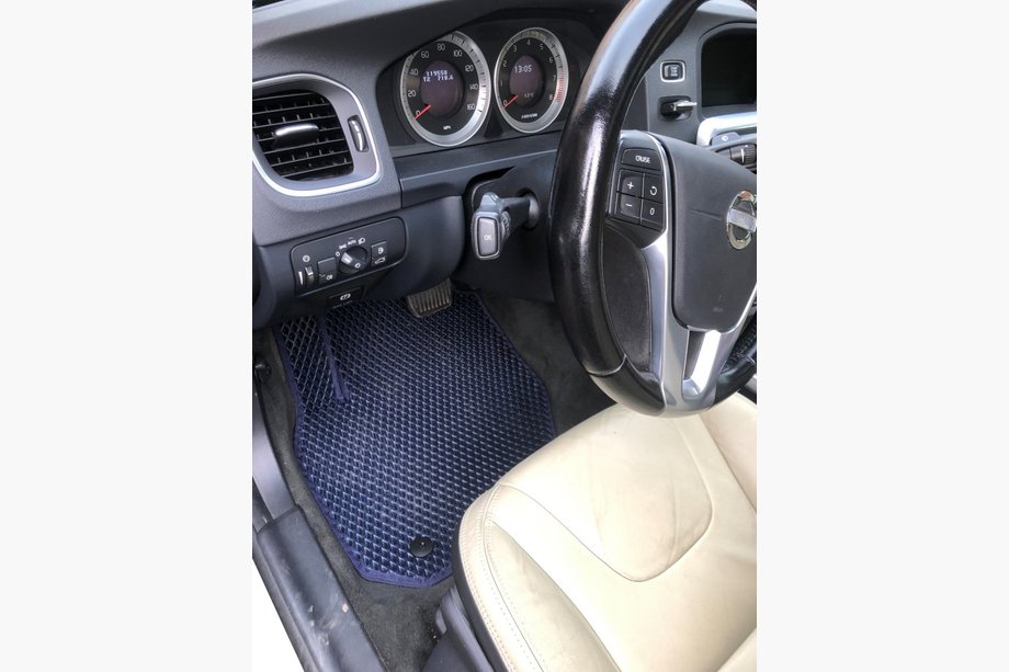 Volvo V60 2011-2018 EVA Fußmatten (schwarz) Image