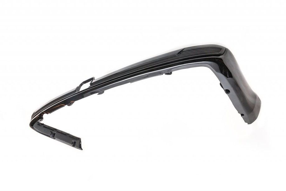 Toyota Land Cruiser 200 2007-2021 Heckschürze 2016+ mit Anhängerkupplungsausschnitt (schwarz) Image