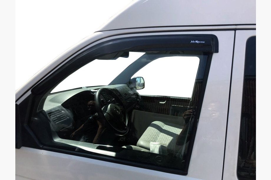Volkswagen T5 Multivan 2003–2010 Windabweiser (2 Stk, MyRacing) Image