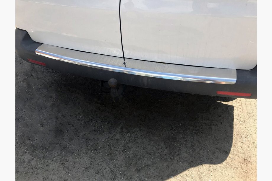 Volkswagen T5 2010-2015 Heckstoßstangenschutz mit Kante (Carmos V1, Edelstahl) Image