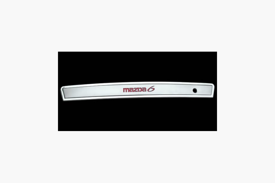 Mazda 6 2003-2008 Chromleiste mit roter Beleuchtung (Kunststoff) Image