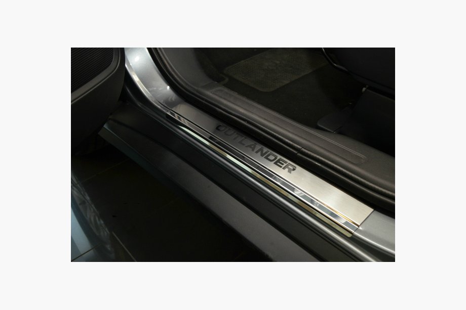 Mitsubishi Outlander 2012-2021 Einstiegsleisten Abdeckungen Nataniko (4 Stk., Edelstahl) Image