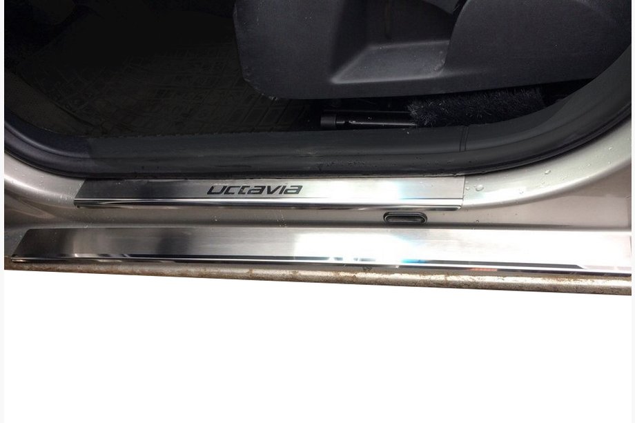 Skoda Octavia II A5 2010-2013 Einstiegsleisten Abdeckungen Nataniko (8 Stk, Edelstahl) Image
