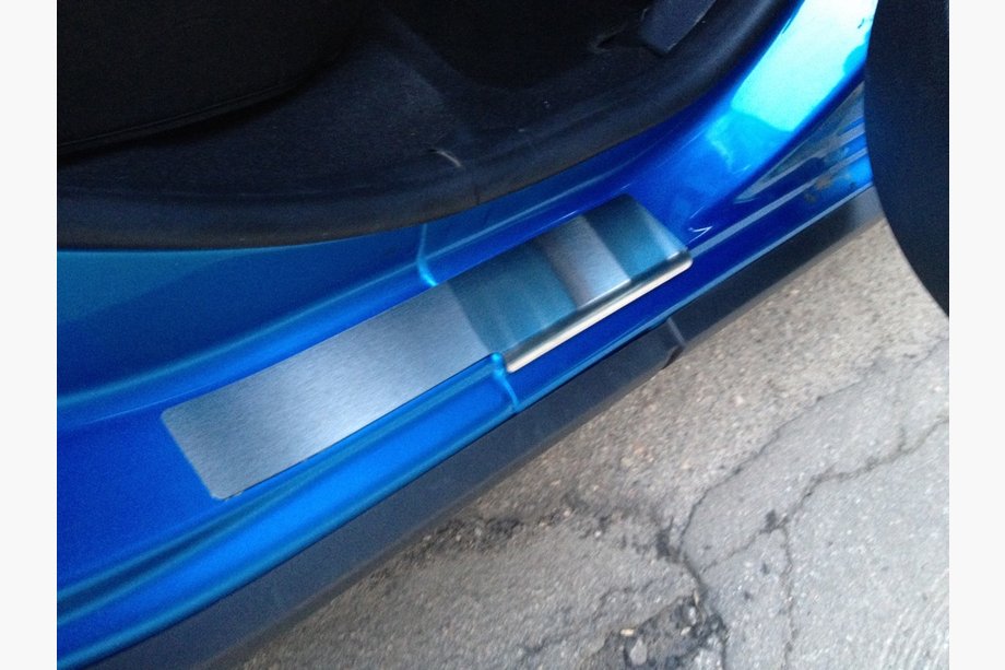 Renault Sandero 2013-2022 Einstiegsleisten Abdeckungen Nataniko (4 Stk., Edelstahl) Premium - 3M Klebeband, 0.8 mm Foto 3