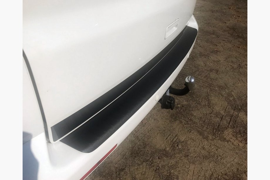 Volkswagen T5 Transporter 2003-2010 Heckstoßstangenabdeckung mit Kante (ABS-Kunststoff) Glanzend Image