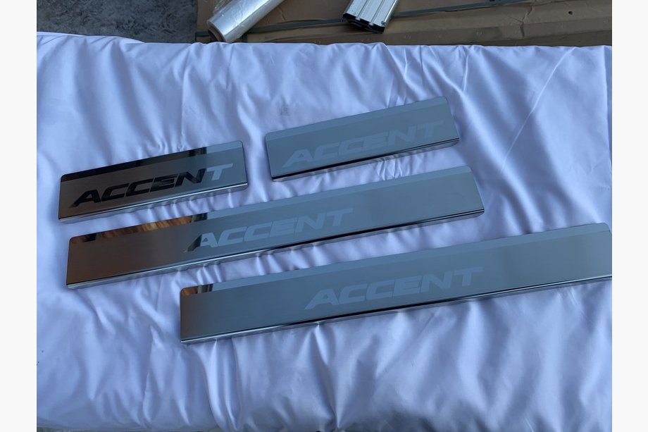 Hyundai Accent 2011-2017 Einstiegsleisten Abdeckungen Nataniko (4 Stk., Edelstahl) Premium - 3M Klebeband, 0.8 mm Image